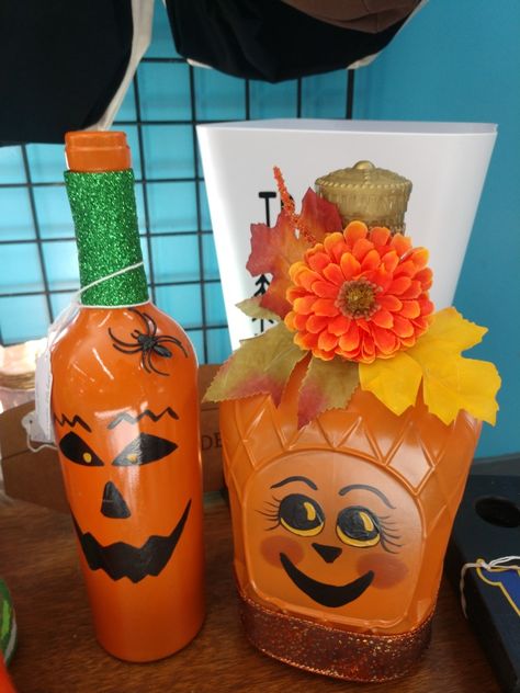 Halloween Wine Bottle Decorations, Crown Royal Bottle, Alcohol Bottle Crafts, Crown Bottle, Wine Bottle Project, Bottle Projects, Bottle Decorations, Halloween Bottles, Diy Crown