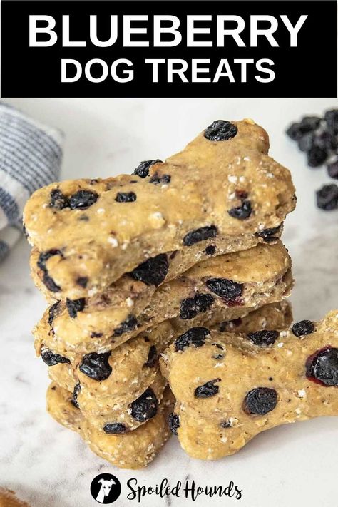 Blueberry Dog Treat Recipe, Blueberry Dog Treats, Dog Cookie Recipes, Pet Treats Recipes, Dog Treats Homemade Easy, Easy Dog Treat Recipes, Organic Dog Treats, Dog Biscuit Recipes, Easy Dog Treats