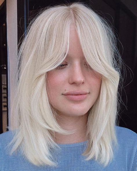 Jagged Front Layers and Curtain Bangs Lob Haircut With Bangs, Corte Shag, Trendy Curtain Bangs, Double Menton, Long Shiny Hair, Blonde Haircuts, Haircut Inspo, Bangs With Medium Hair, Lob Haircut