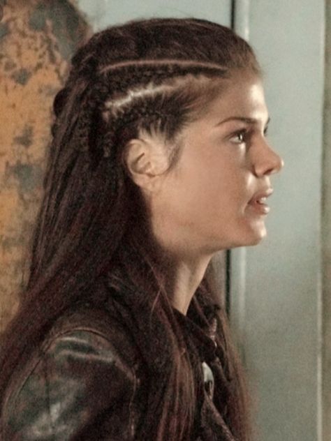 Octavia Blake - the 100 - hairstyle The 100 Hairstyles, 100 Hairstyles, Octavia Blake, Viking Braids, Viking Hair, Hair Pictures, Braid Styles, Hair Updos, Hair Goals