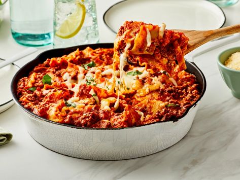 Better for You Eggplant Parmesan - Prego® Pasta Sauces Prego Recipes, Florentine Pasta, Spaghetti Dishes, Squash Carbonara, Pan Lasagna, Prego Sauce, Skillet Lasagna Recipe, Pasta Pomodoro, Pasta Skillet