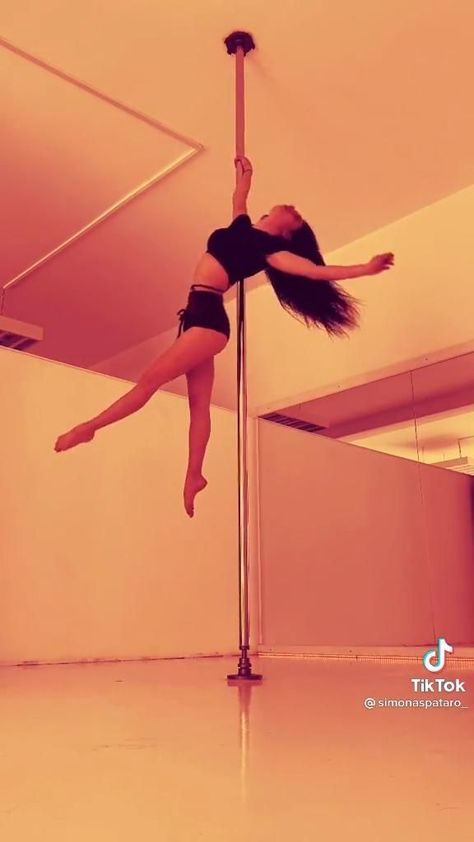 Pole Fitness Inspiration, Pole Fitness Moves, Pool Dance, Dancing Fitness, Pole Moves, Pole Tricks, Pole Dancing Fitness, Pole Dance Moves, Dancer Workout