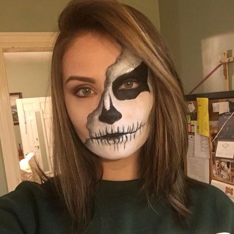 Skull makeup #halloween #skull #skeleton #halloweenmakeup #skeletonmakeup Easy Skull Face Makeup, Simple Skeleton Makeup Half Face, Easy Skeleton Face Paint For Kids, Skull Face Paint Women, Simple Skull Face Paint, Skeleton Half Face Makeup, Skeleton Mouth Makeup, Horror Face Painting, Skull Face Paint Easy