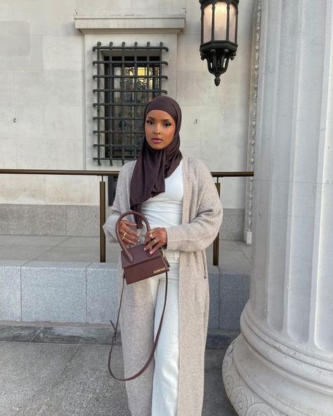 nasra on Instagram: "summer in september🌾 @meshki" Long Cardigan Outfit Hijab, Cardigan Outfit Hijab, Hijabi Winter Outfits, Winter Modest Outfits, Cute Hijabi Outfits, Cardigan Ideas, Long Cardigan Outfit, Modest Winter Outfits, Muslim Outfit