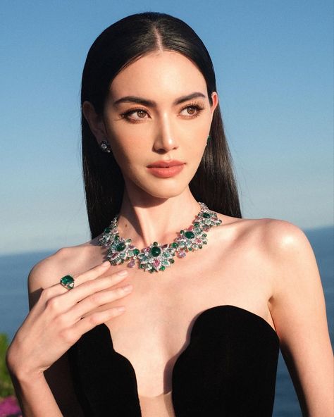 Davikah Hoorne, Mai Davika, Six Girl, Dove Cameron Style, Vogue Photoshoot, Davika Hoorne, Prom Eye Makeup, Fashion Photography Poses, Beauty Portrait