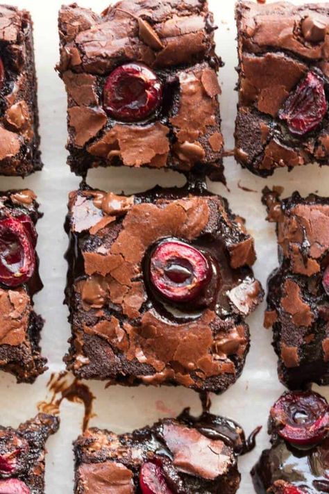 cherry brownies Cherry Recipes Healthy, Chocolate Cherry Brownies, Sour Cherry Recipes, Cherry Brownies, Gf Sweets, Flourless Brownies, Brownie Recipes Healthy, Raspberry Brownies, Healthy Brownies