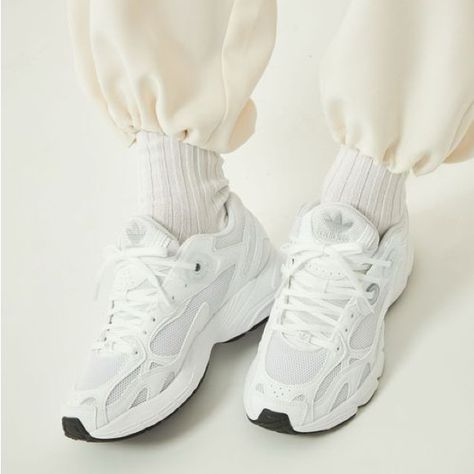 Chunky White Sneakers Outfit, Adidas Astir, Chunky White Sneakers, White Shoes Outfit, White Sneakers Outfit, Shoes Outfit Fashion, White Sneakers Women, Adidas Outfit, Workout Shoes