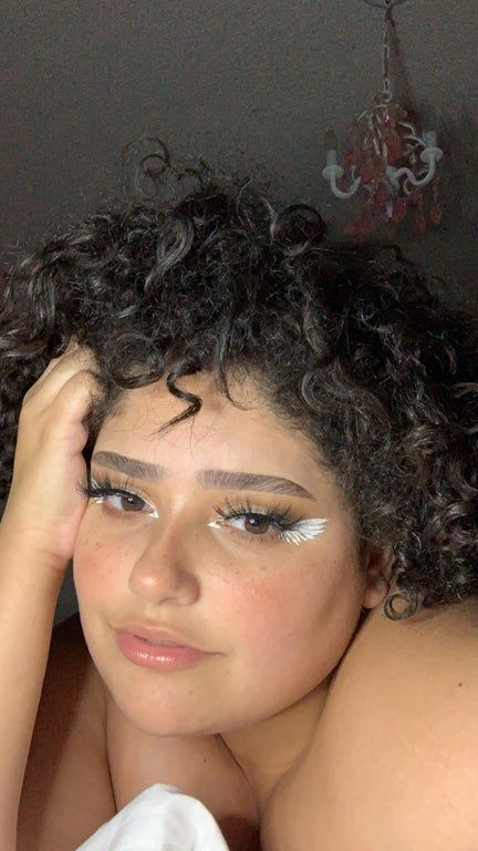 Angel Wings Makeup, White Angel Makeup Looks Halloween, Pegasus Makeup, Angel Eye Makeup, Halloween Angel Makeup, Angel Makeup Halloween, Angel Makeup Looks Halloween, Angel Costume Makeup, Angel Wings Eyeliner