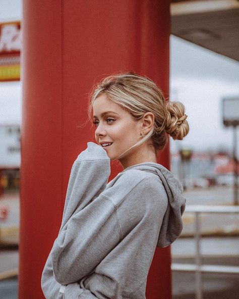 Hannah Godwin Hair, Gray Hoodie Outfit, Hannah Godwin, Feminine Elegance, Hoodie Outfit, Beautiful Photography, Role Models, Feel Like, Beautiful People