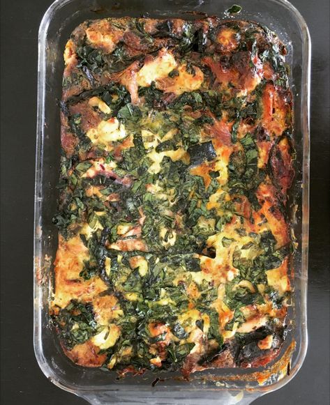 Crustless Spanakopita, Spanokita Recipe Greek, Spicy Meals, Spanakopita Recipe, Greek Breakfast, Greek Spinach, Bacon Pie, Greek Spinach Pie, Greek Dinners