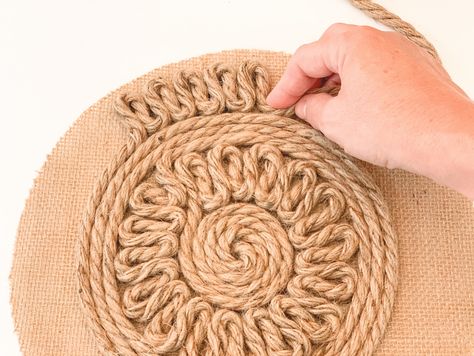 Diy Jute Charger, Diy Rattan Placemats, Round Woven Placemats Diy, Diy Boho Placemats, Rope Placemats Diy, Diy Jute Placemats, Macrame Placemat Diy, Diy Place Mats, Diy Jute Rug