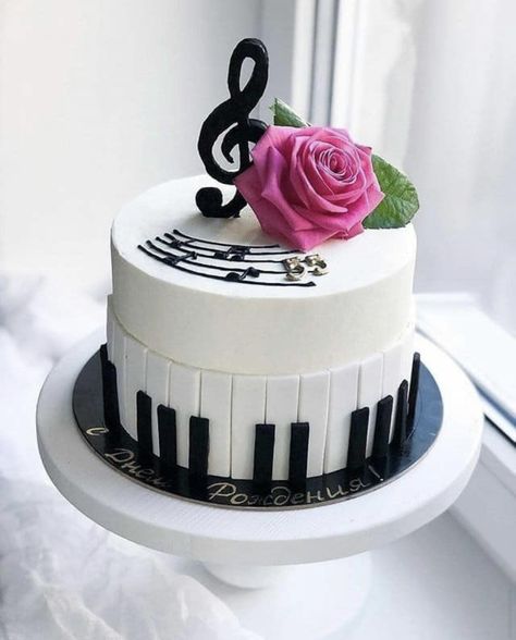 Tort Special, Meringue Cake Recipe, Bolo Musical, Music Themed Cakes, Piano Cakes, Music Cakes, Music Cake, Meringue Cake, Instagram Cake