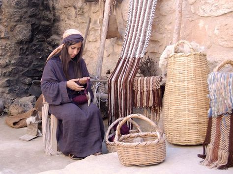 Free visuals:  Life in Bible times: Weavers and Looms  Life in Bible times. Weavers, spindles and looms. Bible overview Nazareth Village, Biblical Costumes, Bible Overview, Journey To Bethlehem, Bethlehem Christmas, Christmas Program, Jesus Stories, Bible Time, Bible Stories