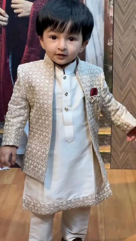 Wedding Dress For Boys, Boys Dressing Style, Wedding Outfits Indian, Indian Wedding Clothes For Men, Wedding Outfit For Boys, Sherwani For Men Wedding, Boys Kurta Design, Wedding Kurta For Men, Kids Dress Boys