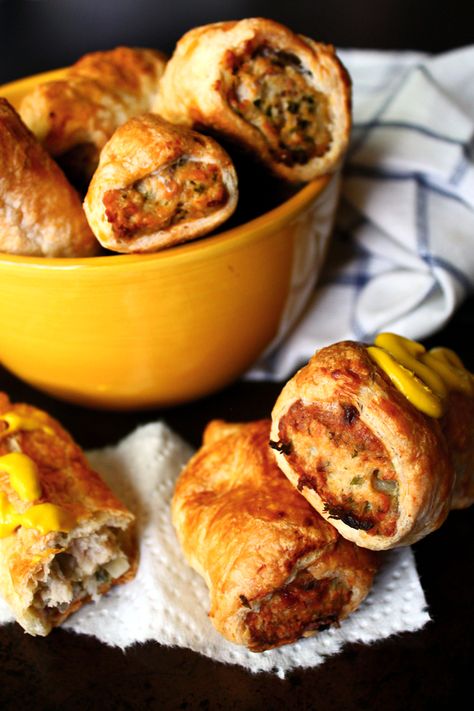 Chicken & Bacon Sausage Rolls Chicken Sausage Rolls, Baked Halibut, Sausage Rolls Recipe, Bacon Sausage, Pies Maker, Savory Pastry, Savory Tart, Homemade Sausage, Sausage Rolls