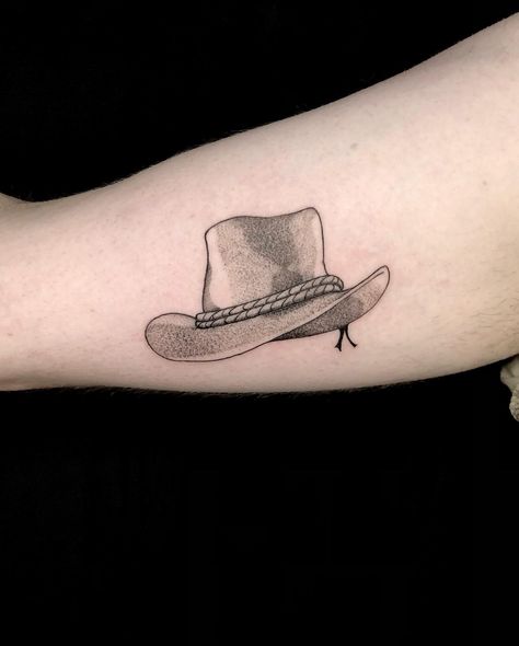 Red Dead Redemption 2 Tribut 🤠 #ink #inked #tattooing #artist #art #tattooer #tattooist #blackwork #inkedup #instatattoo #germantattooers #inkedgirls #darkart #düsseldorftattoo #tattoodüsseldorf #düsseldorf #gamertattoo #reddeadredemption Red Dead Tattoo Ideas, Red Dead Redemption Tattoo, Rdr2 Tattoo, Fire Tattoos, Tattoos Thigh, Body Images, Dead Tattoo, Video Game Tattoos, Western Tattoos