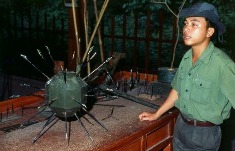 Nine of the Most Infamous Booby Traps Used By the Viet Cong Guerrilla Warfare, Popular Mechanics Magazine, Booby Traps, Capture The Flag, South Vietnam, Us Marines, Us Soldiers, American Soldiers, Infamous