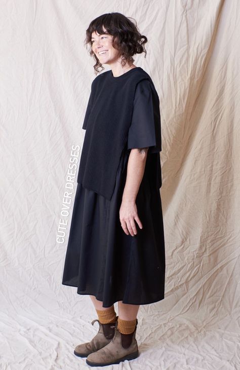 Olive Clothing Brand, Minimalism Clothing, Indie Outfits Grunge, Olive Clothing, Japanese Minimalism, Mum Fashion, Maxi Outfits, Concept Clothing, Wearing All Black