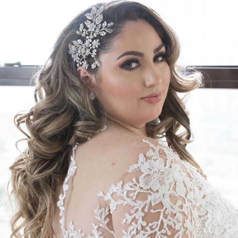 blog for plus size fashion lovers to get the latest updates on curvy fashion curvy swimwear and many more. #plussize #plussizeblog #plussizefashionblog #plussizeblogge Long Sleeves Wedding Dresses, Plus Size Mermaid, Long Sleeve Mermaid Wedding Dress, Jeweled Wedding Dress, Sleeves Wedding Dresses, Plus Size Brides, Detachable Train, Curvy Bride, Fashion Curvy