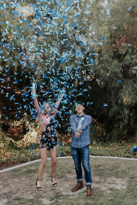 This was such a cute way to do a gender reveal! The cannons had a lot of confetti and make for a great surprise and photos. Gender Reveal Photoshoot Ideas, Surprise Gender Reveal, Gender Reveal Photoshoot, Reveal Photoshoot, Gender Reveal Pictures, Gender Reveal Photography, Baby Gender Reveal, How To Have Twins, Reveal Ideas