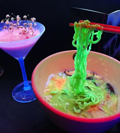 Glow-in-the-dark RAMEN SHOP — dashboard Alien Food Concept Art, Alien Restaurant, Sci Fi Food, Glow In The Dark Food, Cyberpunk Food, Asian Futurism, Futuristic Food, Arcade Restaurant, Neon Cafe