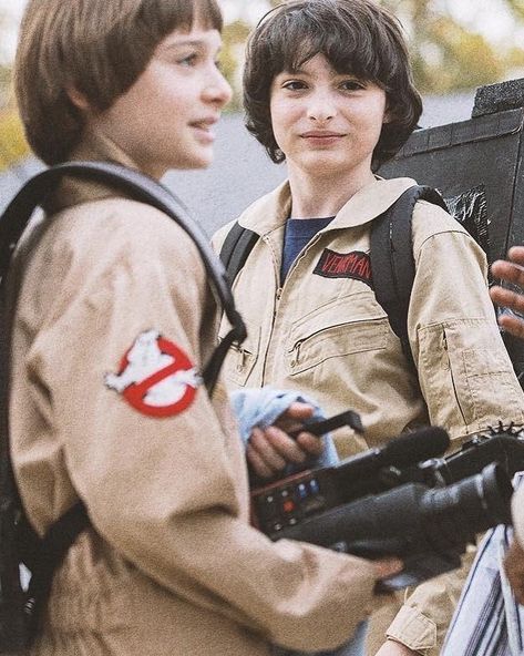 Stranger Things Bts, Duffer Brothers, Stranger Things Kids, Stranger Things Actors, Noah Schnapp, Stranger Things Tv, Stranger Things Characters, Cast Stranger Things, Bts Pics