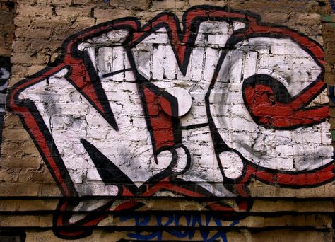 #nyc #manhattan #love #thecity #newyork Nyc Graffiti, New York Graffiti, Graffiti Murals, Graffiti Painting, New York City Travel, Street Graffiti, I Love Ny, Graffiti Artist, Street Art Graffiti