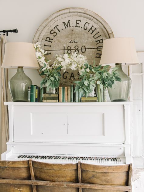 Spring On The Piano | Farmhouse style living room & spring decor. Also great advice on how to paint a piano! Piano Decor, Farmhouse Style Living Room, Country Farmhouse Decor, Cool Ideas, Shabby Chic Homes, Chic Home Decor, The Piano, Farmhouse Living, Shabby Chic Furniture