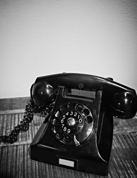 Old school phone #Sponsored , #AD, #Ad, #phone, #school Old Movie Pictures, Old School Phone Aesthetic, Old School Aesthetics, Black Telephone Aesthetic, School Aesthetic Black And White, Black And White Retro Aesthetic, Old Asthetic Picture, Dark Retro Aesthetic, The Black Phone Aesthetic