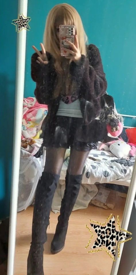 Gyaru Skirt Outfit, Emo Gyaru Fashion, Modern Gyaru Fashion, Oraora Gyaru Outfits, Ane Gyaru Outfit, Oraora Gal, Gyaru Simple Outfit, Yankii Gyaru, Tsuyome Gyaru Fashion