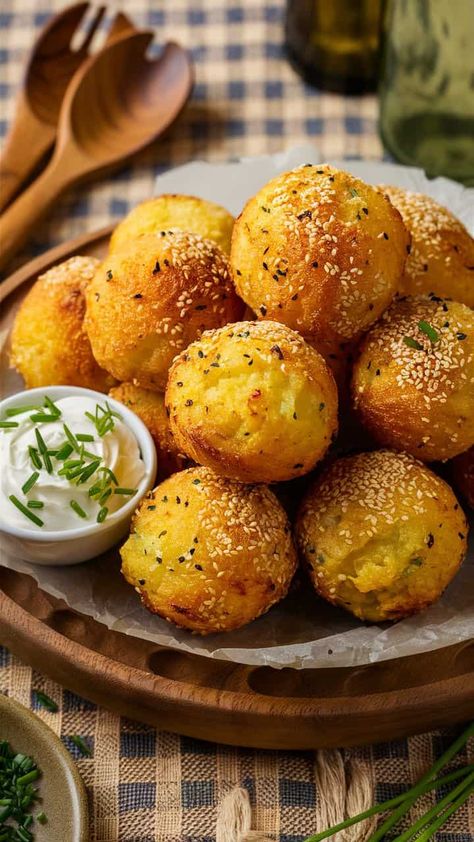 Air Fryer Mashed Potato Balls Potato Balls Recipe Air Fryer, Air Fried Potato Balls, Mashed Potatoes Balls Air Fryer, Air Fried Mashed Potato Balls, Potato Cheese Balls Air Fryer, Air Fryer Mashed Potato Cakes, Mash Potato Appetizer, Crispy Mashed Potato Balls, Leftover Mashed Potatoes Air Fryer