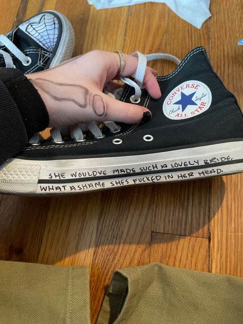 Taylor Swift Lyrics On Converse, Taylor Swift Physics Shoe, Taylor Swift Converse Diy, Converse Lyrics, Taylor Swift Converse, Writing On Converse Grunge, Converse Whisper, Decorating Converse, Converse Drawing