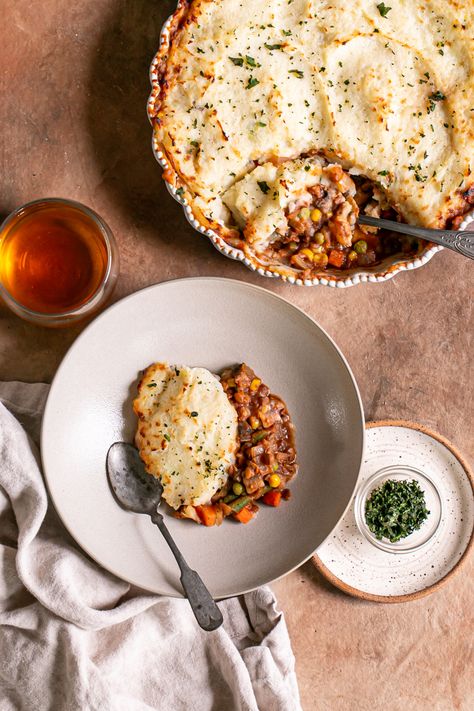 Easy Vegan Gluten-Free Shepherd's Pie - Healthy Little Vittles Mushroom Shepherds Pie, Mashed Potatoes Thanksgiving, Rainbow Plant Life, Portabella Mushroom, Shepherds Pie Recipe, Stuffed Portabella Mushrooms, Leftover Mashed Potatoes, Recipe Indian, Cottage Pie