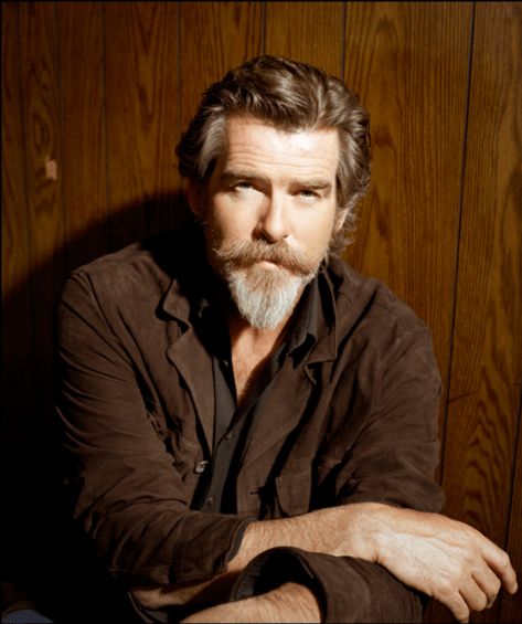 james-bond-beard-short-beards-van-dyke Beard Styles Names, Van Dyke Beard, Goatee Styles, Beard Trend, Mustache Styles, Men With Grey Hair, Best Beard Styles, Portrait Editorial, Silver Foxes