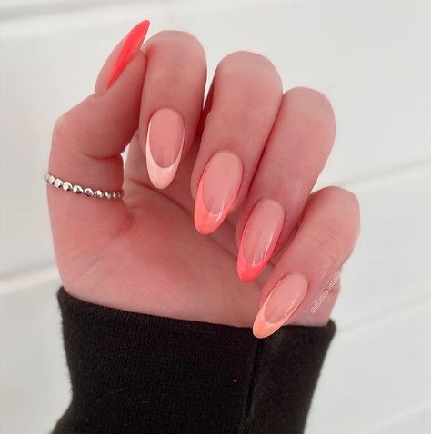 50+ Vacation Nail Ideas For The Perfect Mani! - Prada & Pearls Uñas Color Coral, Kutek Disney, Unghie Sfumate, Peach Nails, Tropical Nails, Coral Nails, Almond Nails Designs, Almond Acrylic Nails, Vacation Nails