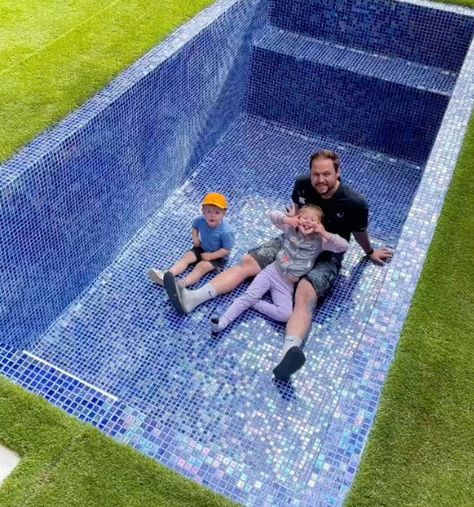 Swimming Pool Diy, Outdoor Spaces Backyards, Modular Pools, Micro Pool, Outdoor Pool Design, Diy Swimming Pool Cheap, Small Inground Pool Ideas Budget, Homemade Pool Ideas, Homemade Pool