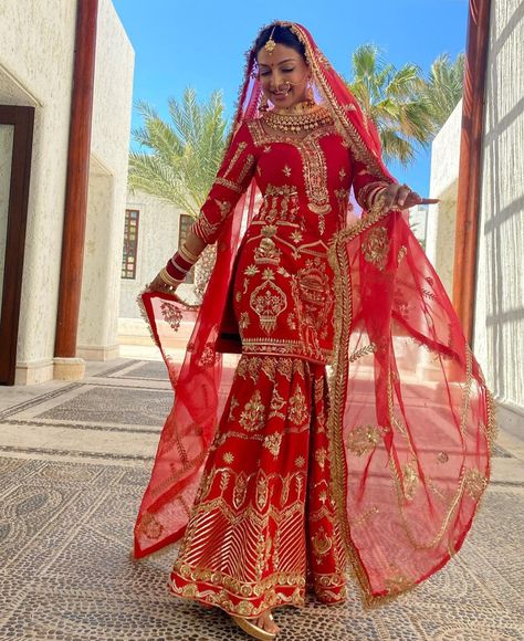 Sikh Wedding Dress, Bridal Suits Punjabi, Bridal Sharara, Punjabi Dress Design, Denim Style Casual, Sikh Bride, Desi Fits, Red Bridal Dress, Beautiful Bridal Dresses