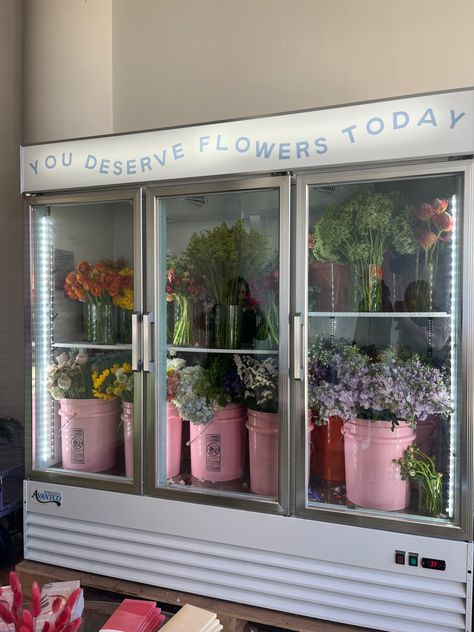 Florist Office Space, Cute Flower Shop Aesthetic, Flower Shops Aesthetics, Floralist Shop, Flower Shop Coffee Bar, Inside Flower Shop, Floral Shops Interior, Flower Shop Signage, Flowershop Ideas Interiors