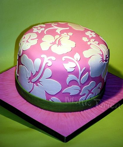 pink Hibiscus Cake, Luau Cake, Tropical Cake, Hawaiian Cake, Cricut Cake, Cake Machine, Cakes To Make, Decoration Patisserie, Pretty Cake