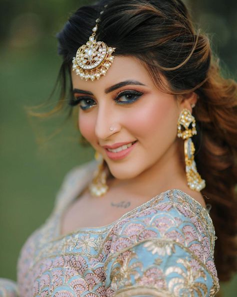 Best Wedding Photographers | Safarsaga Films | Albums Hairstyles For Maang Tikka, Maang Tikka For Small Forehead, Hairstyles With Maang Tikka Open, Hairstyle With Mangtika Open, Jhumar Tikka Hairstyles, Maangtika Hairstyle, Open Hair Hairstyles With Maang Tikka, Mang Patti Hairstyles, Maangtika Hairstyle Open Hair