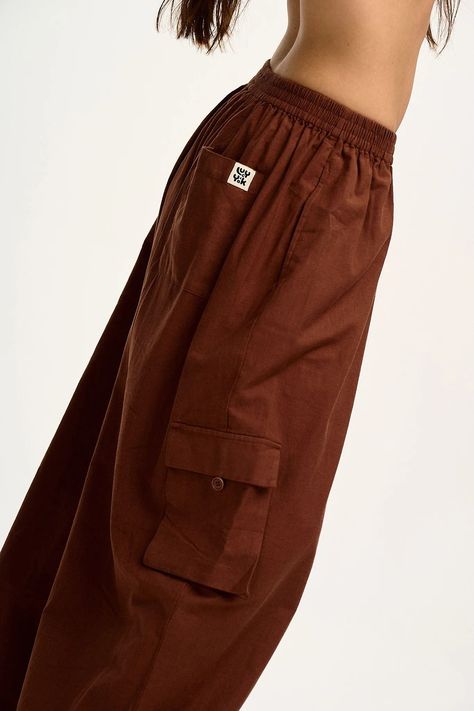 Rumi Cargo Trousers: ORGANIC COTTON - Cappuccino Lucy & Yak, Cotton Yoga Clothes, Artsy Streetwear, Colored Pants Outfits, Lucy Yak, Lucy And Yak, Dungarees Shorts, Cotton Trousers, Colored Pants