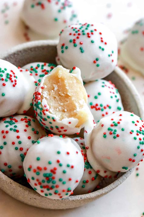 Sugar Cookie Truffles No Bake, Christmas Bite Size Desserts, Easy Holiday Recipes Christmas, Sugar Cookie Truffles, Gluten Free No Bake, Holiday Truffles, Easy Holiday Dessert, Meal List, Healthy Christmas Treats