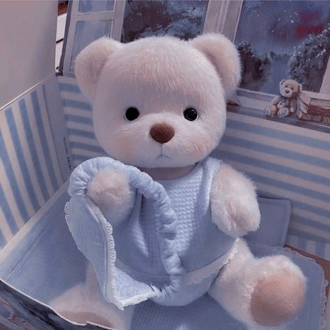 Blue Teddy Bear Aesthetic, Boneka Aesthetic, Purple Flowers Wallpaper, Blue Teddy Bear, Cute Love Wallpapers, Pola Sulam, Cute Animal Drawings Kawaii, Kawaii Plushies, White Bear