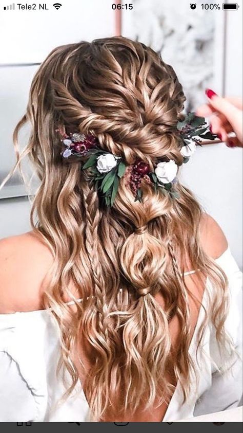 Bride Hairstyles Fall Wedding, Flower Crown Braid Half Up Half Down, Bridal Hair Half Up Viking, Fall Wedding Bridal Hairstyles, Bridal Bohemian Hair, Country Bride Hairstyles, Bridal Hair Fall Wedding, Floral Headdress Wedding, Boho Long Wedding Hair