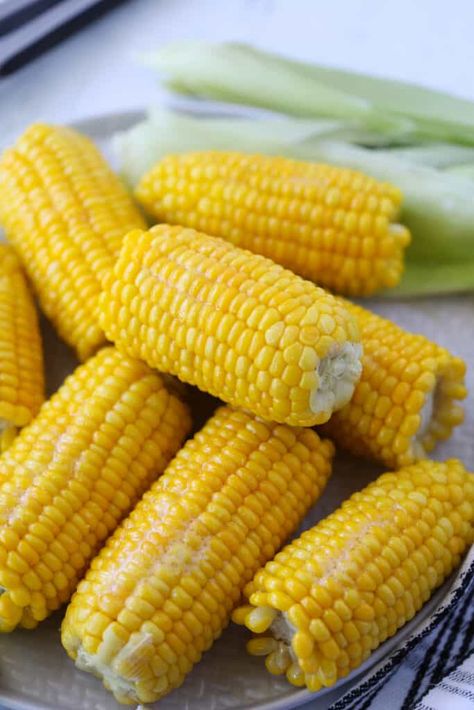 photo of corn on the cob frozen that's been boiled in milk Corn On The Cob Boiled, Boiling Corn, Boil Sweet Corn, Cooking Sweet Corn, Whole Lotta Yum, How To Cook Corn, Stove Top Recipes, Corn On The Cob, Frozen Corn