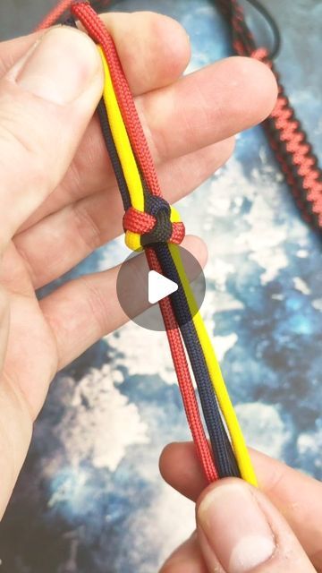 ＣＯＲＤＢＲＡＩＤ on Instagram: "New Tutorial!!! Diamond knot 4-fold at the beginning of the line. Very easy and nice. Follow me and learn more beautiful Knots. . . #tutorial #lifehacks #video #paracord #paracordknots #paracordswag #edc #edcknife #amazing #armylife #armswag #armylife #instabracelet #instagram #paracord550 #handgemachtes #сделаноруками #паракорд" Diamond Knot, Paracord Tutorial, Knots Tutorial, Paracord Knots, Edc Knife, 550 Paracord, House Designs Exterior, Paracord, Patio Decor