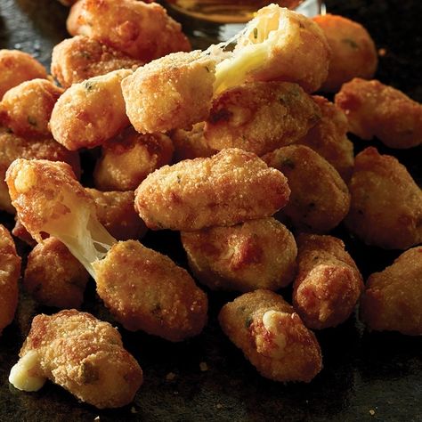 Garlic Breaded Cheese Curd Breaded Cheese Curds, Garlic Cheese Curds Recipe, Garlic Cheese Curds, Cheese Curds Recipe, Cheddar Cheese Curds, Cheese Curd, Garlic Cheddar, Creamy Broccoli Soup, Uncured Bacon