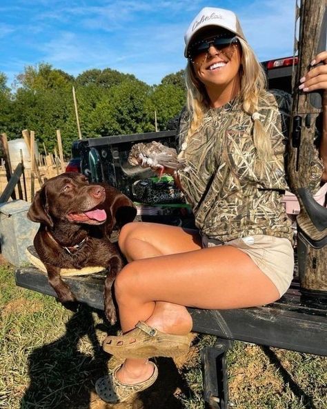 Cami Mantilla, Country Girl Aesthetic, Country Outfits Women, Adorable Baby Animals, Dog Hunting, Archery Girl, Cute Country Couples, Hunting Life, Hunting Girls