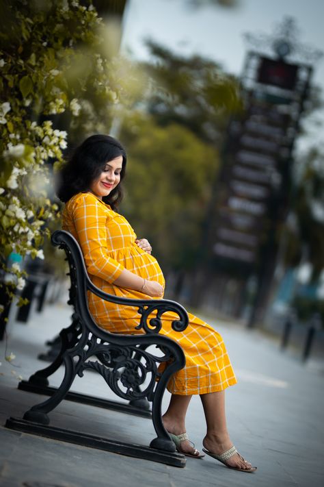 Pre Maternity Photo Shoot, Baby Bump Photoshoot Ideas, Indian Maternity Photos, Maternity Gown Photography, Bump Shoot, Maternity Picture Outfits, Baby Bump Photoshoot, Maternity Studio Photoshoot, Family Maternity Pictures