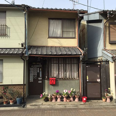 House with smiley-face mailbox Japanese Buildings, Building Aesthetic, Japan Street, Japan Aesthetic, Small Buildings, Aesthetic Japan, Japanese Architecture, Japanese Aesthetic, Japanese House